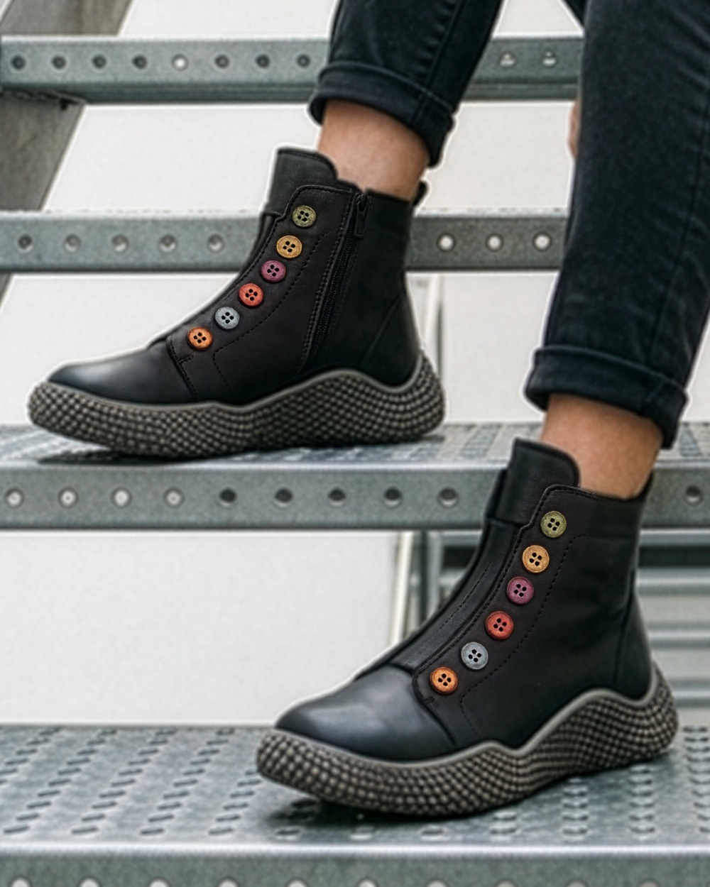 Gemini Schuhe Damen Echtleder Boot in schwarz mit bunten Knopf-Applikationen