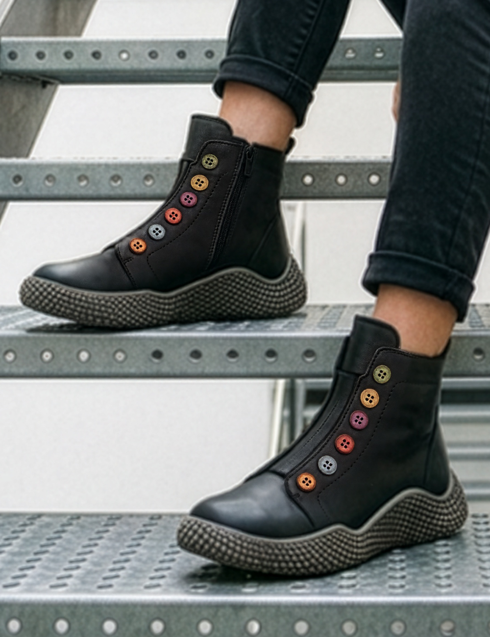 Gemini Schuhe Damen Echtleder Boot in schwarz mit bunten Knopf-Applikationen
