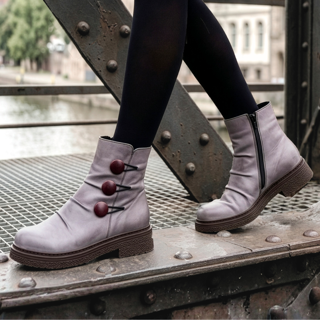 Gemini Schuhe Damen Boot grau im Slouchy Style mit Knopf-Applikationen